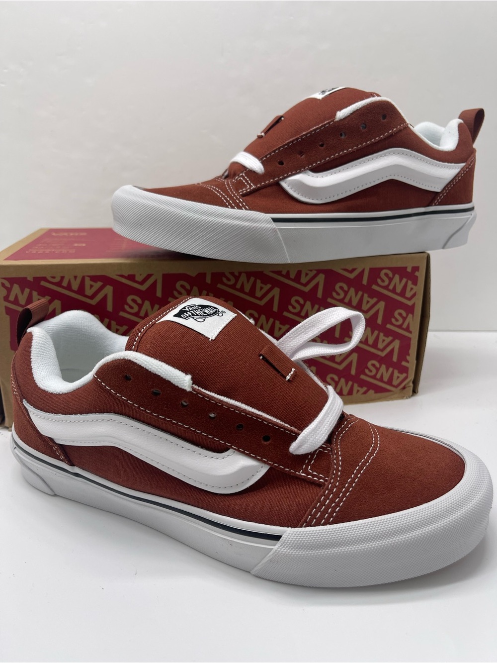 Vans • Men’s Sz 7.5 Knu Skool COLOR THEORY Rust Bronze
VN000D22FSB Sneakers
